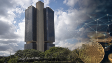 Edifício do Banco Central do Brasil em Brasília com elementos abstratos associados à regulação de ativos virtuais